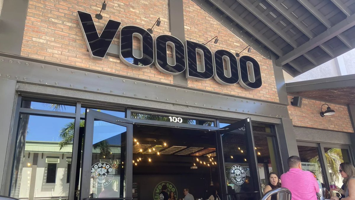 Punta Gorda natives Keith & Mashelle Towles opened a @voodoobrewery in #FortMyers with a mission to foster community connections. No TVs here, just a warm atmosphere where you can get to know your neighbors and enjoy local art: bit.ly/3TL9Jek ✍️ + 📸 Emma Rodriguez/WGCU