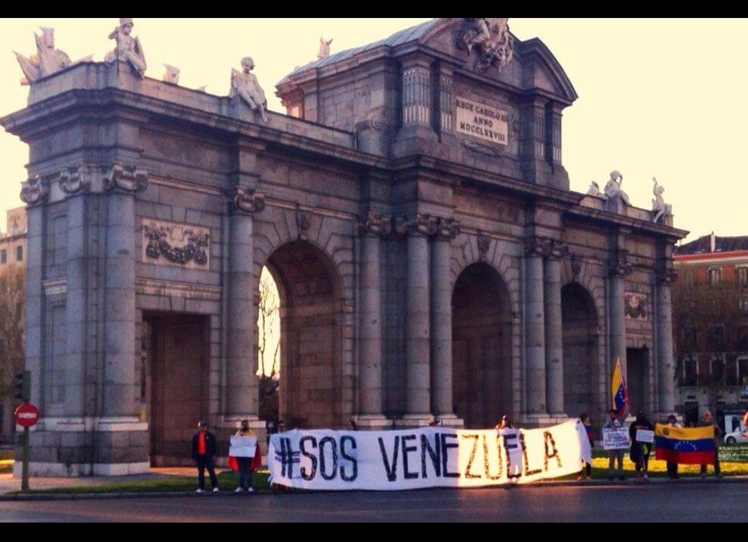 Hasta hoy #12Abril se han podido inscribir en el Registro Electoral Permanente en el Exterior alrededor de 5000 venezolanos de la diaspora, lo q constituye un bloqueo y una violación de los derechos q tenemos como ciudadanos para ejercer el voto. #Venezuela #AyudaVenezuela