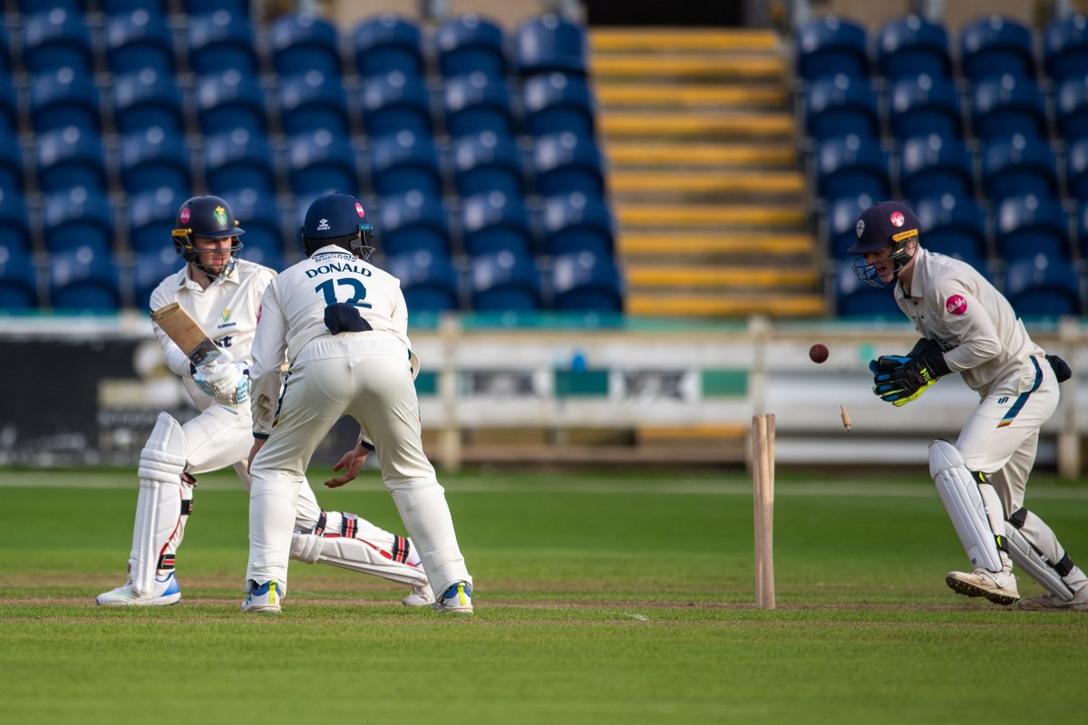 Griffstat Seven and out - Alex Thomson's seventh wicket this evening at Cardiff. Thomson is the first spin bowler to take seven wickets in an innings for @DerbyshireCCC since Geoff Miller took eight for 70 against Leicestershire at Coalville in 1982 @ACScricket