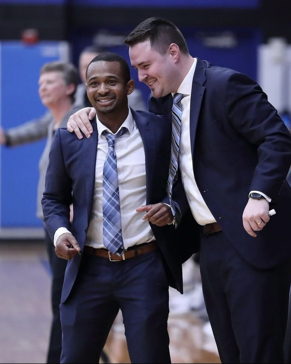 🚨Congrats to Michael Christian Harley, THSCA Class 6A Region 3 Assistant 🏀 Coach of the Year! 💯🏆☝️
#MakePlaysNotExcuses @Coach_Harley_ @hoopinsider @STBA_TX @jdprogress @PhilHicksETFS @DCTBasketball @pwladywolves @Plano_Schools