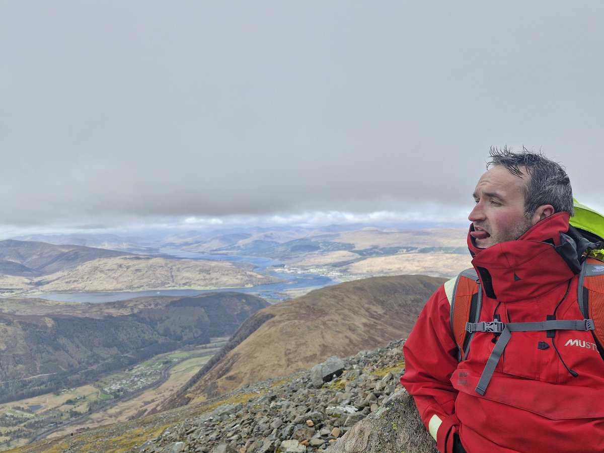 PsychoTweedTwo's tweet photo. More dangerous closer to the top, colder with poor visibility. My friend made it to the top, gawd bless him. This was the view coming down. Utterly incredible. #benevis #Scotland https://t.co/TmmKKBesda