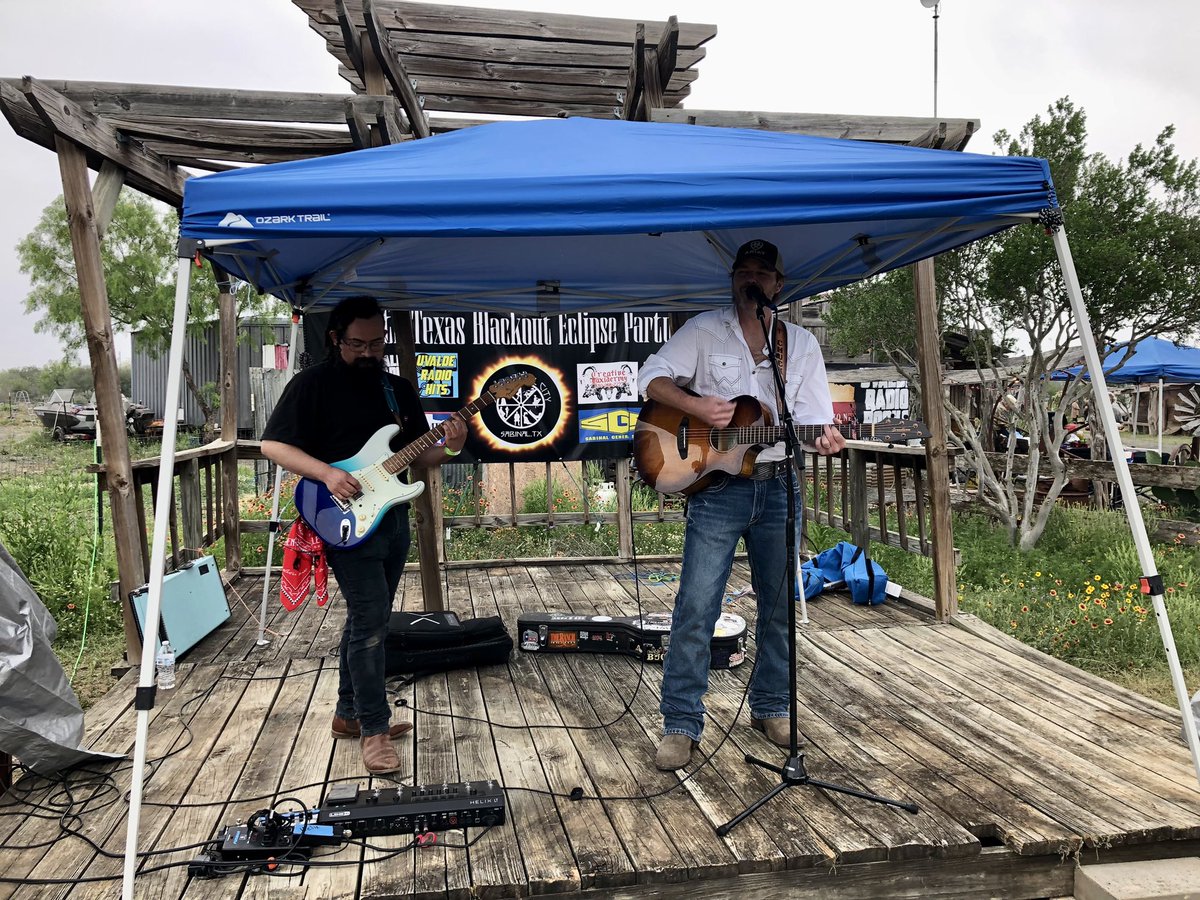 Great performances by #JeffJacobsBand #MarcyGrace and #ChuckWimer at our #Eclipse2024 party in #SabinalTX @JeffJacobsBand @MarcyGraceMusic @ChuckWimer1 #uvalderadio #steelreelcity