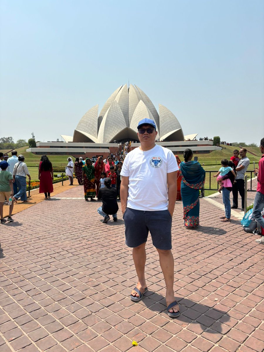 At the Bahai House of Worship aka Lotus Temple in New Delhi, prayed and thanked the Almighty God for his abundant blessings. 🙏
