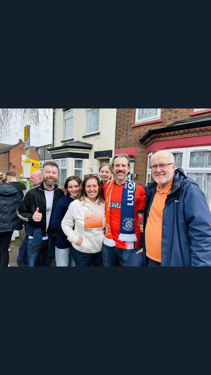 Great to catch up with you and your lovely family on Saturday @CatesCatesCates , along with @GaryAlanMcPheat . You certainly chose the right match ! It was a special day #COYH