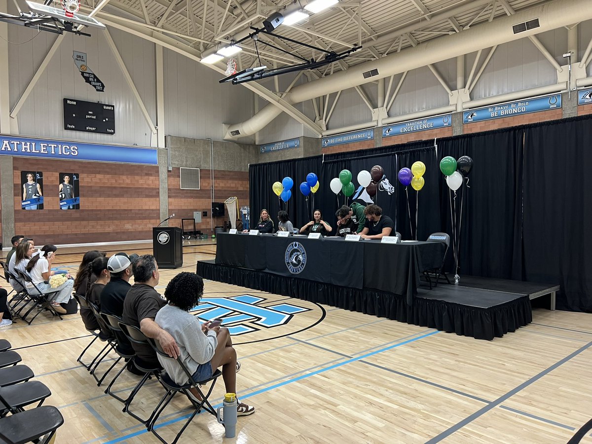 AlecOnFOX7's tweet photo. Signing day for 6 Clovis North athletes. @cnbroncosbball Connor Amundsen headed to Dartmouth, Davit Boyajyan headed to play OL at Washington, Vincent Cordoba WR, Lehigh. All three D-1 @CifCentral section champions. https://t.co/s92jUvpoz9