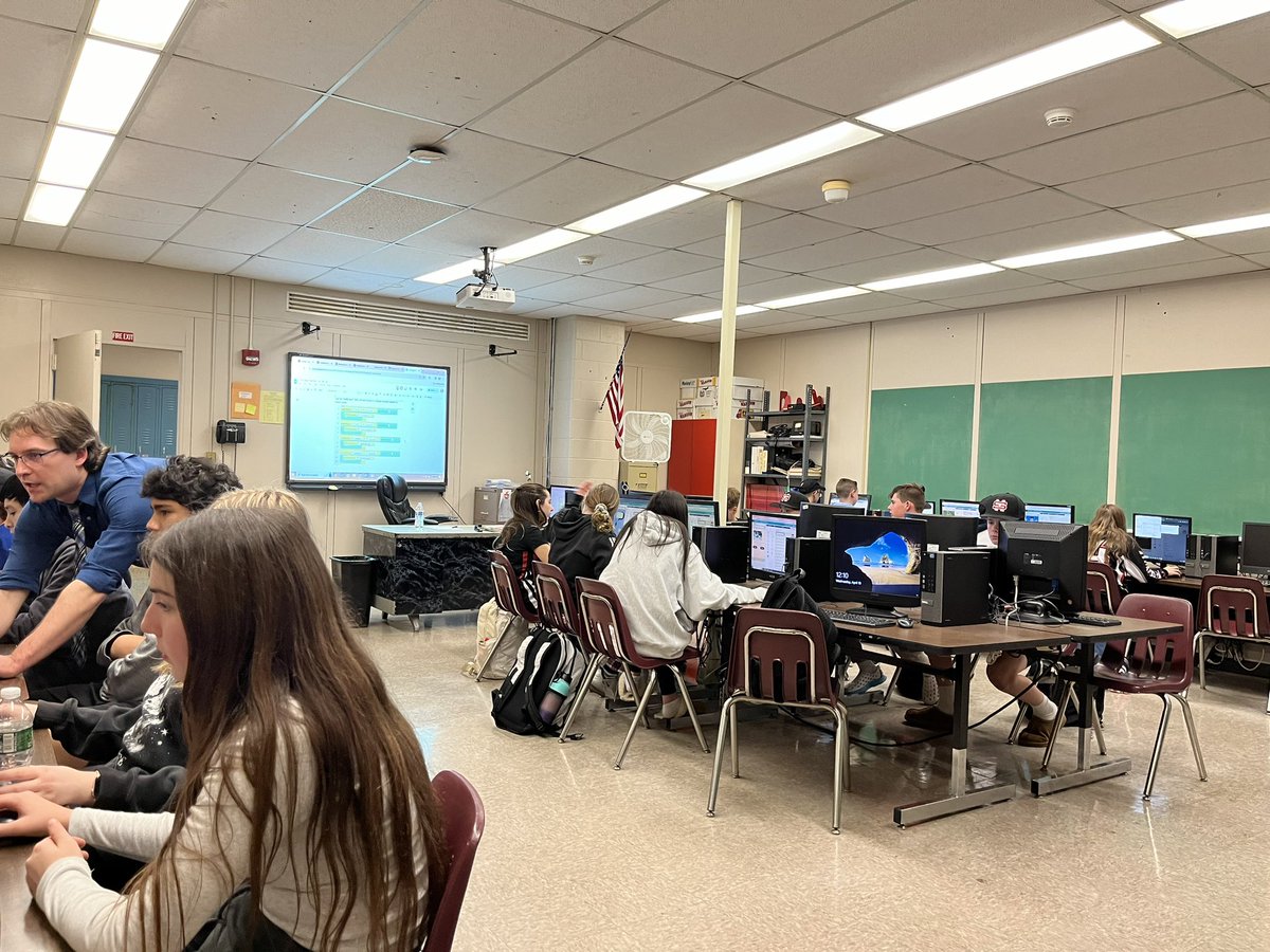 dr_crish's tweet image. Visited a 7th-grade coding class using @codeorg to create amazing apps! These young developers are already so skilled and innovative. #FutureOfTech #CodingInSchools