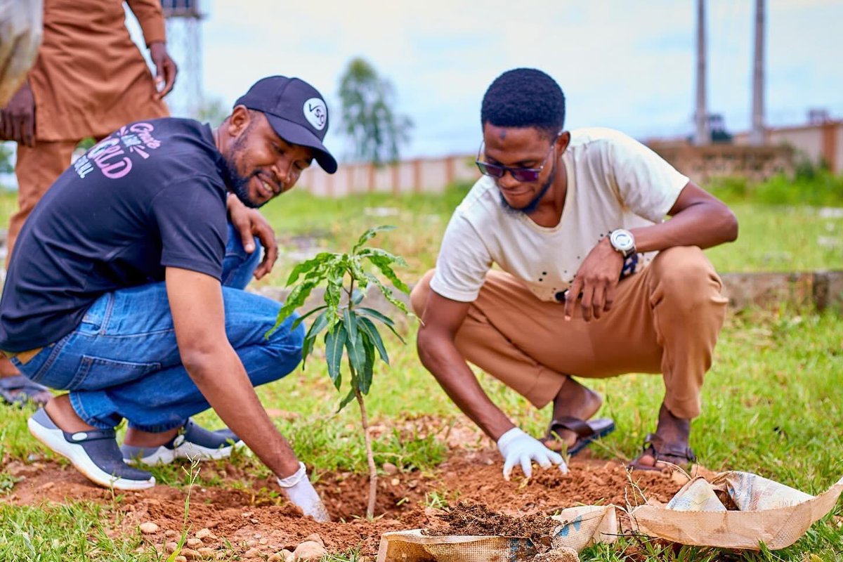 Addressing the issues of climate change through localised tree planting! 🌳 In Nigeria, our inspirational Youth Climate Champion Umar, has been exploring what benefits this activity can have in the communities he is volunteering in. 💜 #WeVolunteerFor