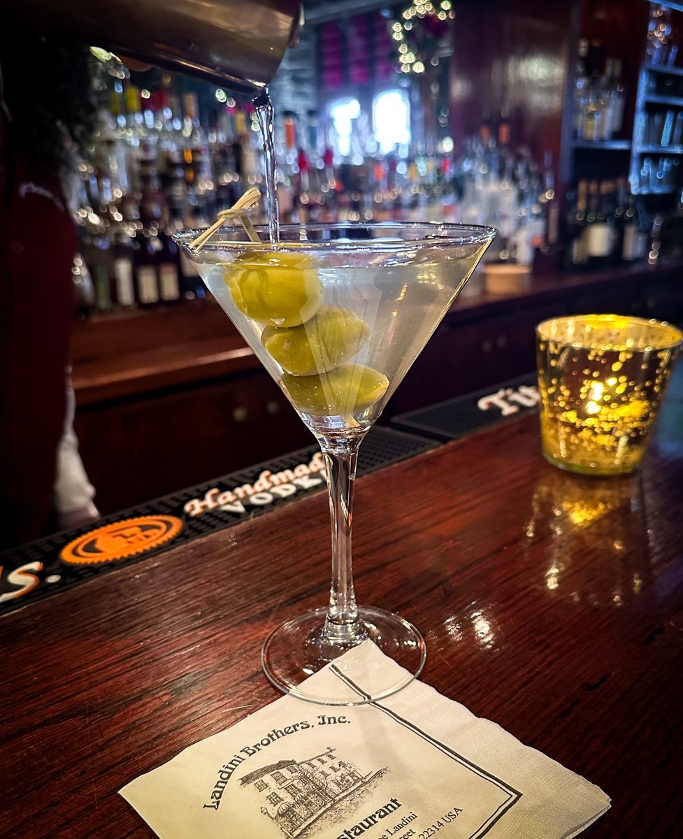 The Landini 'Tini - curing the dreaded midweek slump since 1979. 🍸
#supportlocalbusiness #foodandwine #virginiafoodies #visitalx #zagat #saveur #huffposttaste #italiancuisine #onlineordering