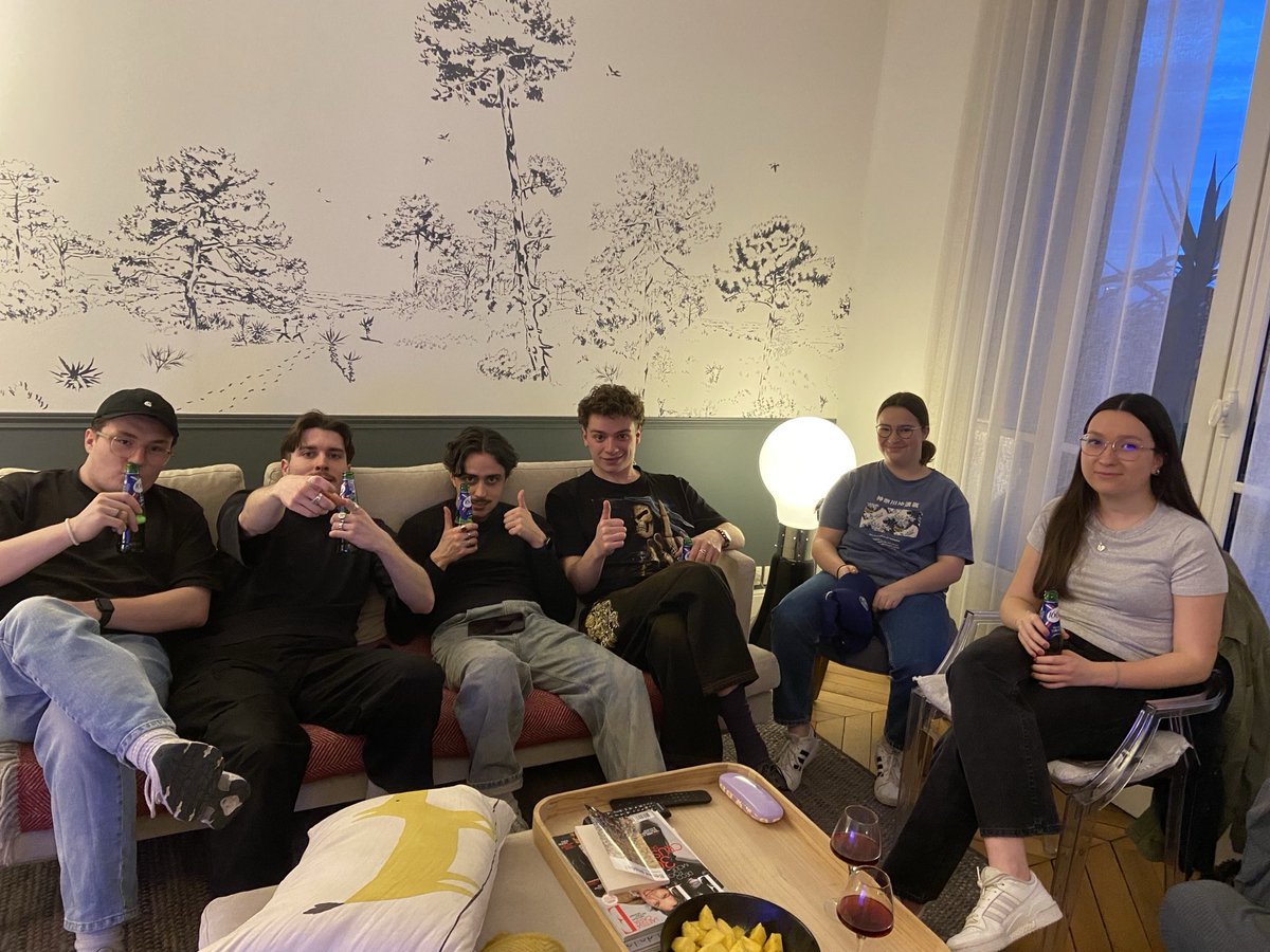 IsabelleMarie4's tweet image. #PSGBARCA  quand tu as tes ados qui préfèrent regarder le match chez toi!