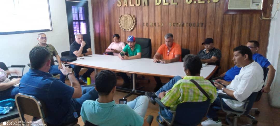 CojedesUNT1's tweet photo. #10Abri|| Dirección Ejecutiva Regional #Cojedes liderado por el pdte. Luis Villanueva, se encuentran en #EsteMomento reunidos con la plataforma unitaria de la región, discutiendo distintos tópicos de cara a los próximos comicios electorales. https://t.co/DKKMjpDF2H