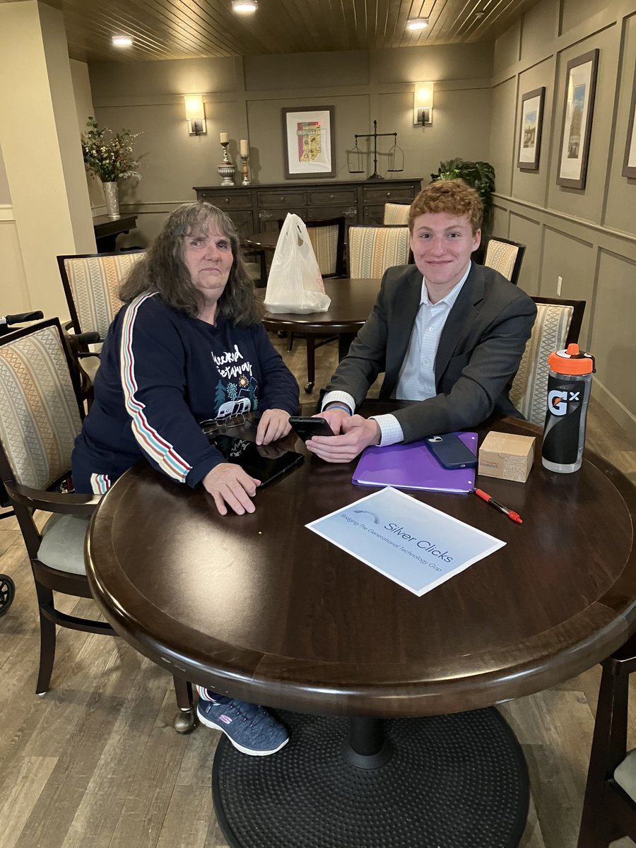 EVatBloomington's tweet photo. Today, Evergreen Residents received individual support for their cell devices because IU Kelly School of Business student, Adam, volunteered his time.  Adam helped more than 10 of our Residents figure out those pesky cell issues!  #ittakesavillage #silverclicks #getNtechywithit https://t.co/BsUgdtfSDR