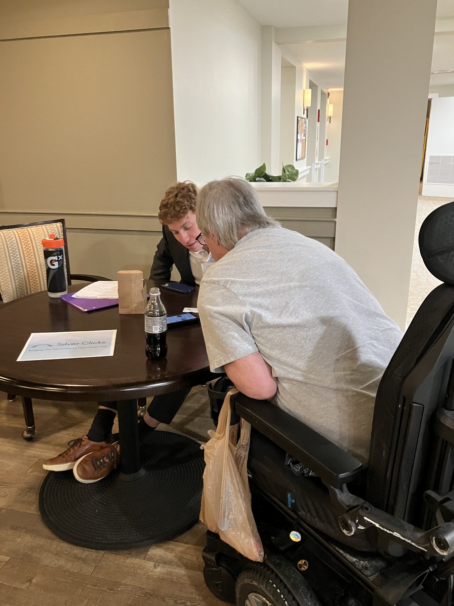 EVatBloomington's tweet photo. Today, Evergreen Residents received individual support for their cell devices because IU Kelly School of Business student, Adam, volunteered his time.  Adam helped more than 10 of our Residents figure out those pesky cell issues!  #ittakesavillage #silverclicks #getNtechywithit https://t.co/BsUgdtfSDR