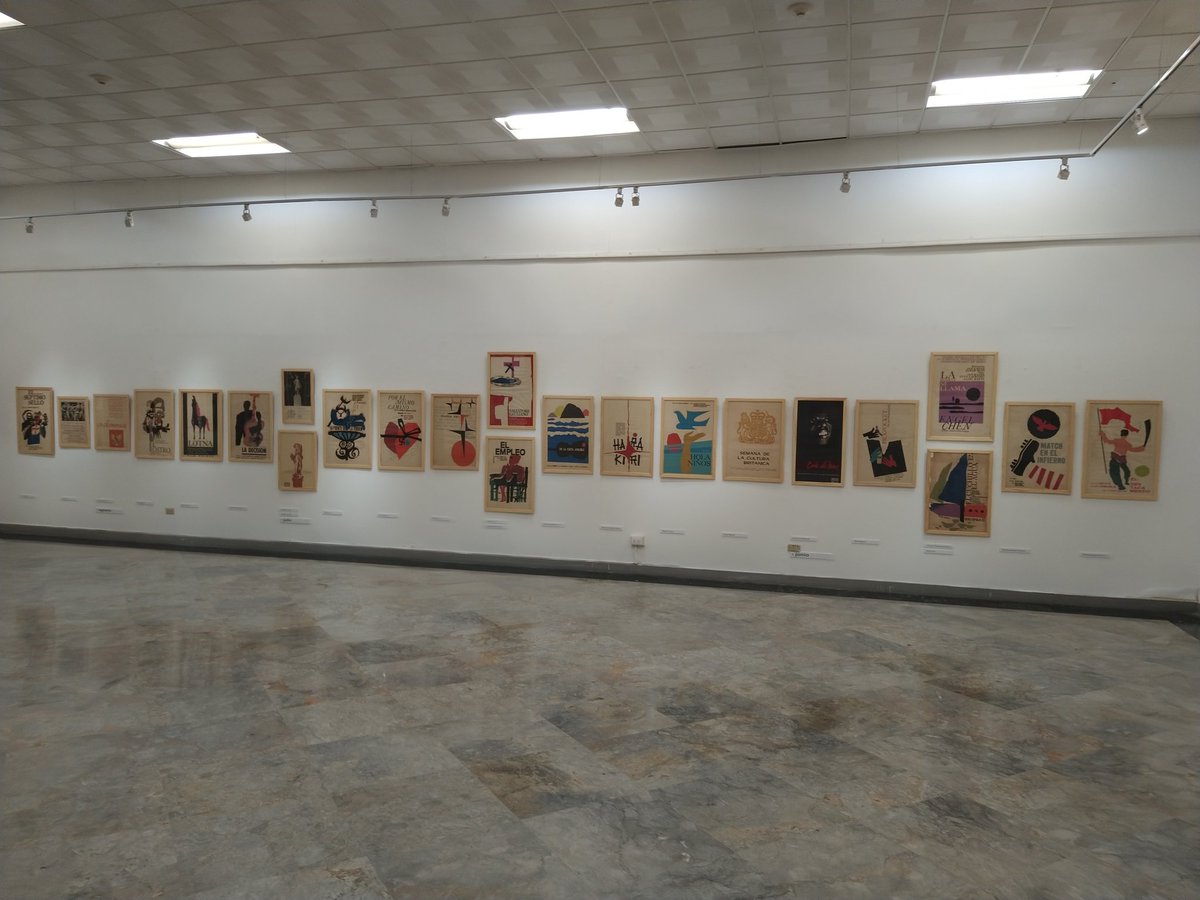 Visité la exposición 'La eclosión del cartel cultural cubano', en la Biblioteca Nacional: verdadero suceso cultural. Maravilla constatar hasta dónde la Revolución potenció el surgimiento de un arte de vanguardia, que tiene en la cartelística una de sus más originales expresiones.