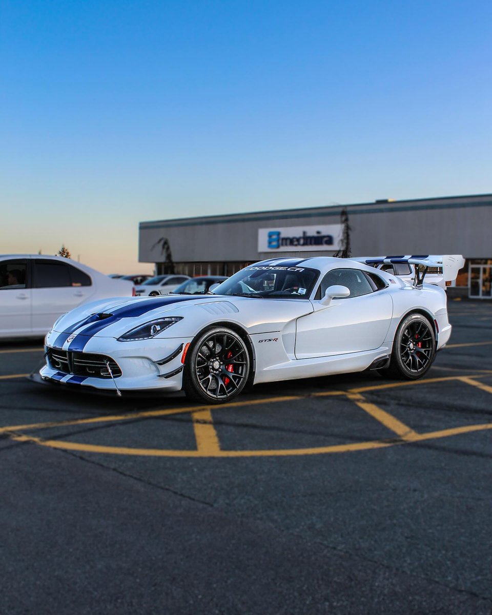 let the viper eat #KumhoTire photos by IG: supercharged_carpics #dodge #dodgeviper