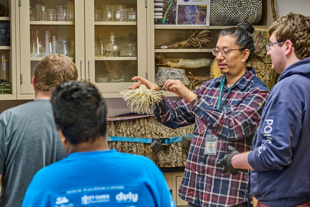 We're excited to expand our partnership with @CollegeofDuPage through future internship & mentorship programs, and additional affordable admission & learning options for students, such as a day in the Arboretum’s Root Lab! bit.ly/43QE93J #STEMlearning #education