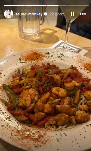 CLC_PL's tweet image. 240410 || [INSTASTORY] update #seungyeon
. 
.
.
#clc #씨엘씨 #clc_pl #clc_poland #cheshire #crystalclear #seungyeon #seung_monkey