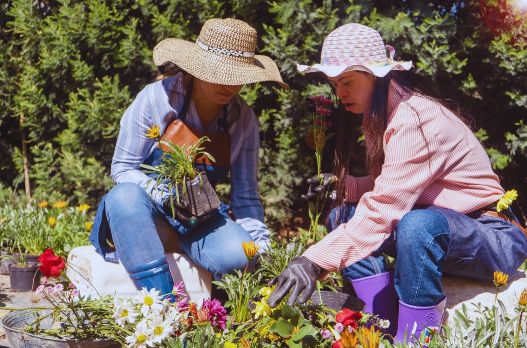 April = Garden time! 🌼🌱🌷 More than just pretty flowers, gardening is a powerful tool to boost your health like reducing stress, supercharging the effects of exercise, and decreasing symptoms of depression. Have you started your garden yet? 🌻 #GreenThumbs #HealthyByNature