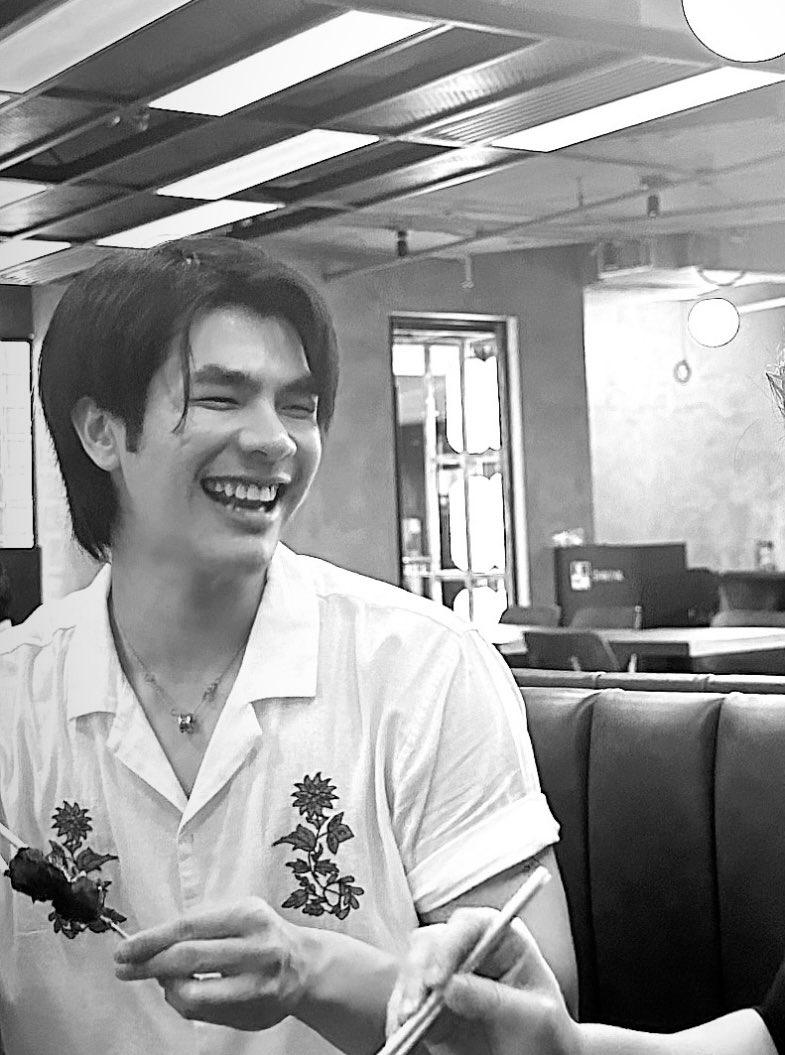 Mom : Why you smile like that behind your screen 
Me : the reason of my smile 💚 #MilePhakphum #GreenyRose