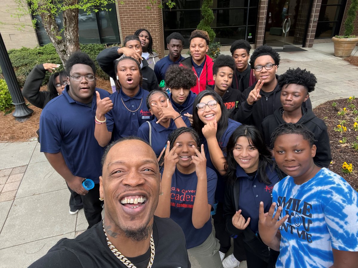 SummitMedia, LLC tweet media