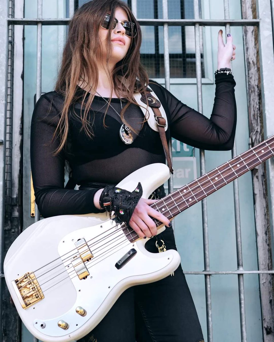 New photo from the @Joanovarc photoshoot!!

📸  Adam Kennedy

#mistressofgroove #modelling #bassplayers #fashion #JOANovARC #fender #ghsstrings #ghsartist #dimarzio #dimarzioinc #robinjeans #robinjeanswiththewings #lmproducts #bassguitar #bassplayersunited #bassfeatured