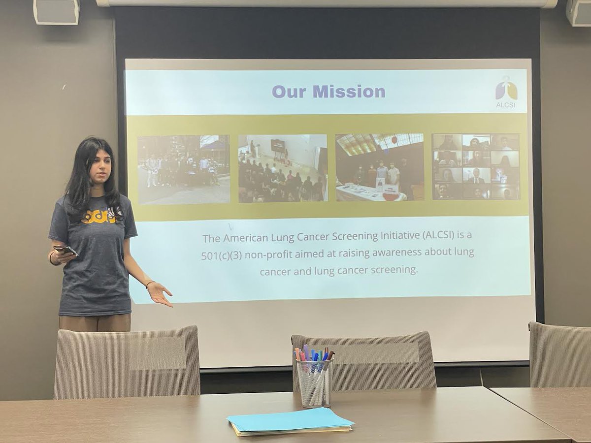 Our @UTAustin chapter hosted an event with the Bridging Discipline Program! The team led a presentation on #lungcancer & engaged in discussions about #lungcancerawareness and screening practices, while also crafting cards for lung cancer patients 🤍 Great work!⭐️