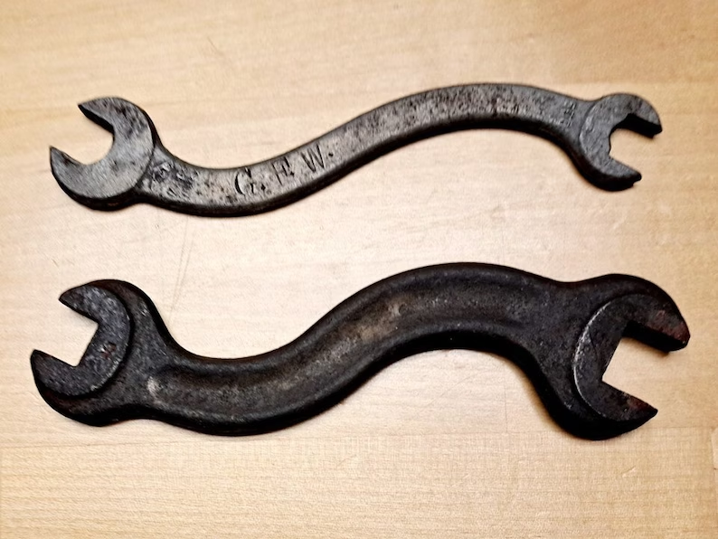 Curved Wrenches #vintage Bent Curve Spanners #etsy #EtsyRetweeter #EtsySeller #shopsmall #VintageEtsy @SGH_RTs @blazedrts @SpxcRTS @etsypro @EtsySocial @DripRT #etsystore #starseller #FestiveEtsyFinds

hobbithouse.etsy.com/listing/161772…