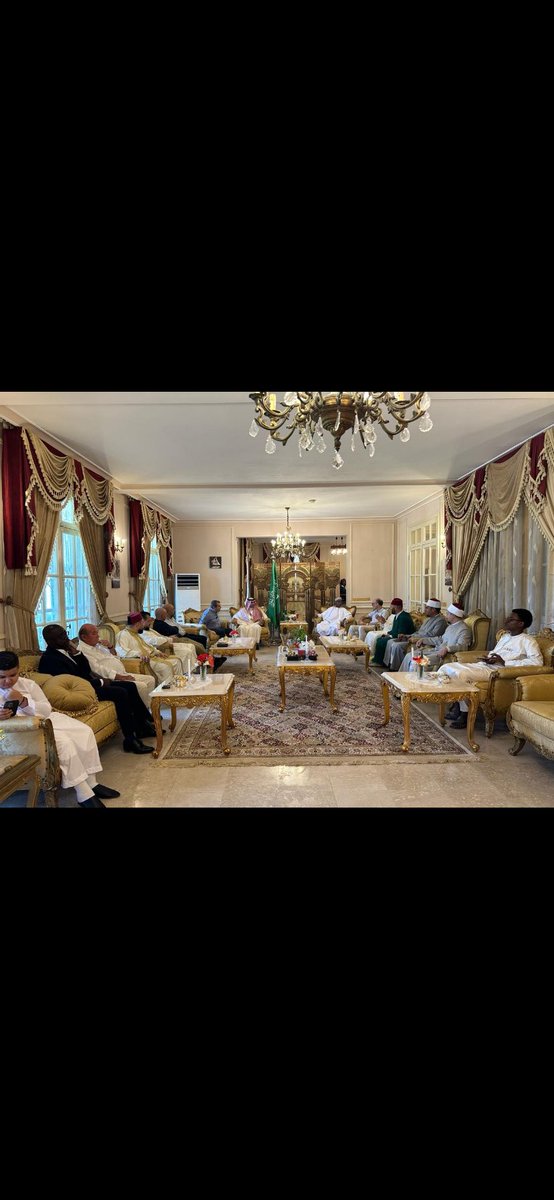 سفير خادم الحرمين الشريفين / فراج بن نادر يقيم حفل استقبال بمناسبة عيد الفطر حضره عدد من سفراء الدول الشقيقة واعضاء السفارة والأئمة ورجال اعمال