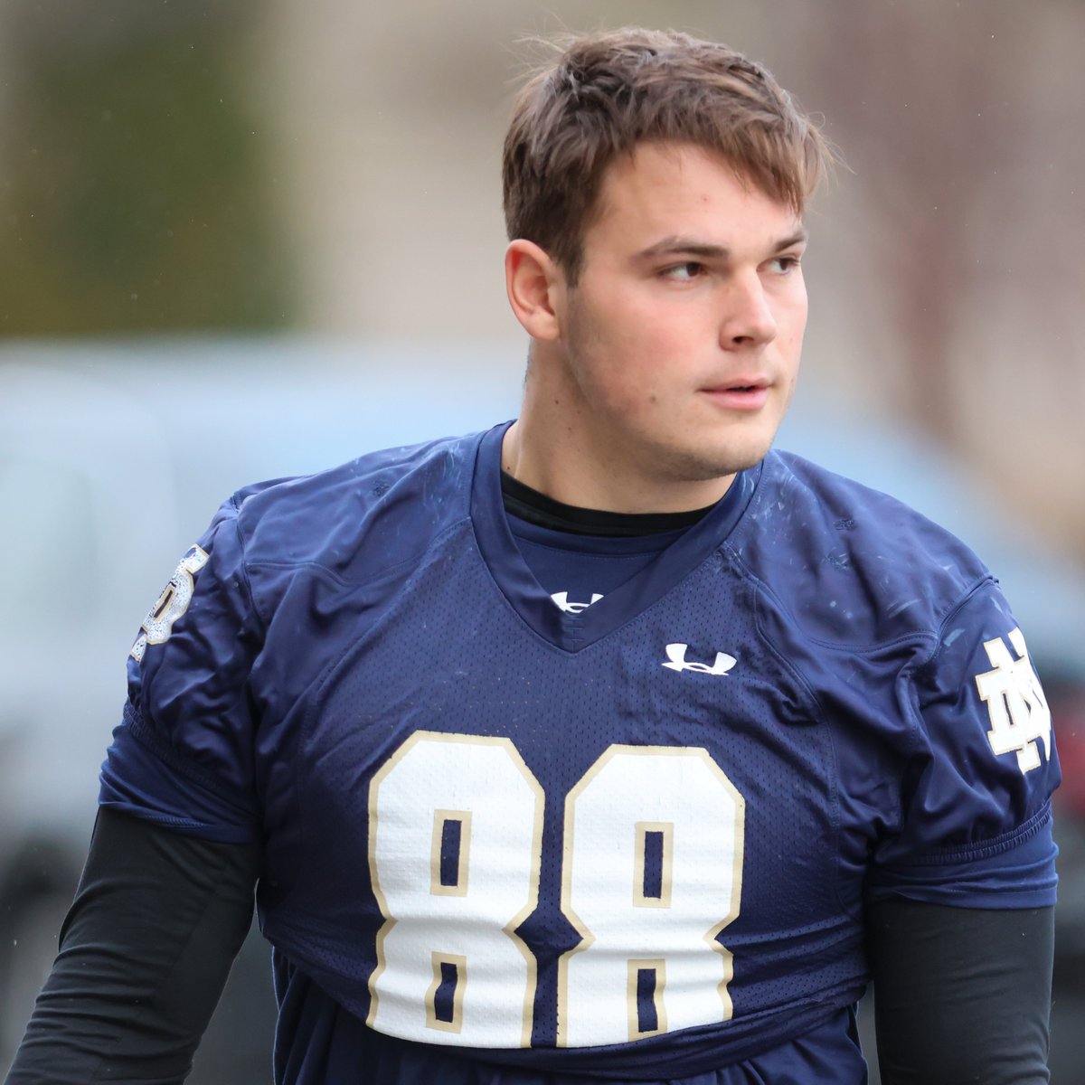 A season-ending knee injury isn't ever ideal, but Notre Dame senior tight end Mitchell Evans is adamant he'll come back better from his. “Everybody’s got to go through some stuff to become a better person. So this is my stuff.” on3.com/teams/notre-da…