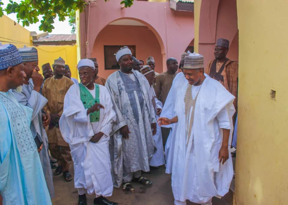 HON MINISTER FOR BUDGET, SEN. BAGUDU PAYS SALLAH HOMAGE TO GOVERNOR NASIR IDRIS. The Honorable Minister of Budget and Economic Planning, Sen. @atikuabagudu, paid Sallah homage to the Executive Governor of Kebbi State, Dr. @NasiridrisKG, at the Government House in Birnin Kebbi on…