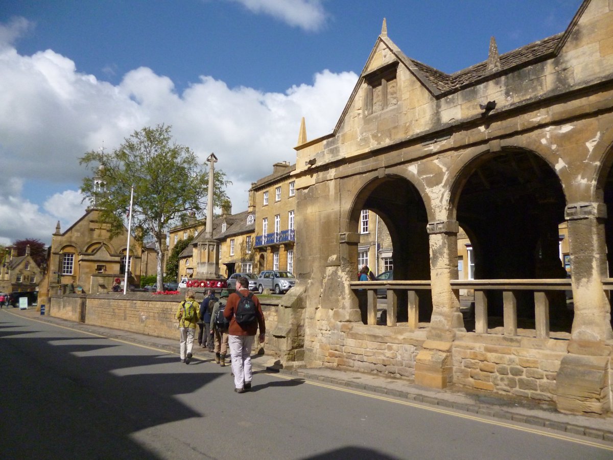 'Royalists, Riots and an Arts and Crafts Garden' Guided walk with @CotswoldsNL Wardens on Thursday 25th April 2024 at 10am. From Chipping Campden to Hidcote and back with links to Royalists, riots and the Arts & Crafts at Chipping Campden. Full details: cotswolds-nl.org.uk/guided_walks/r…