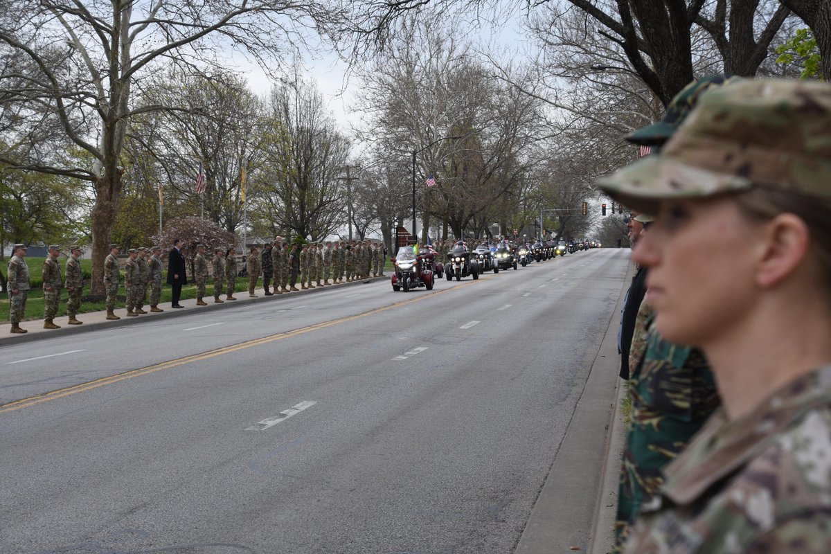 This morning over 1,300 students and staff from @USACGSC lined Grant Ave. on @FortLeavenworth to salute the procession for Col. Roger Donlon, Medal of Honor recipient, ahead of his Celebration of Life and interment at Fort Leavenworth's National Cemetery.