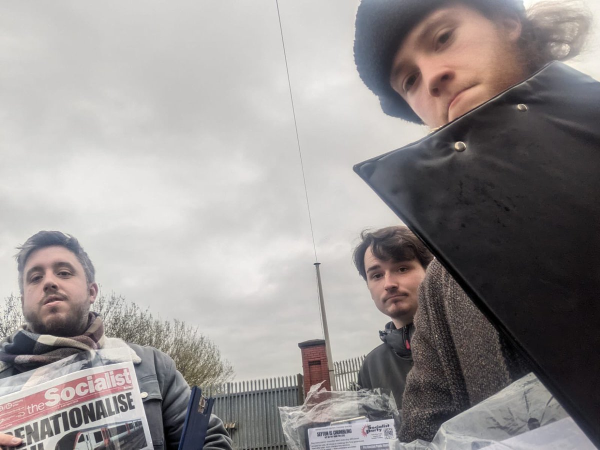 2 of our candidates out (Dean, Derby ward and Conor, St Oswald) canvassing in the Derby ward Bootle today, advertising our public meeting on Thursday 25th April. 

Are you a socialist? Then vote socialist come the 2nd of May!