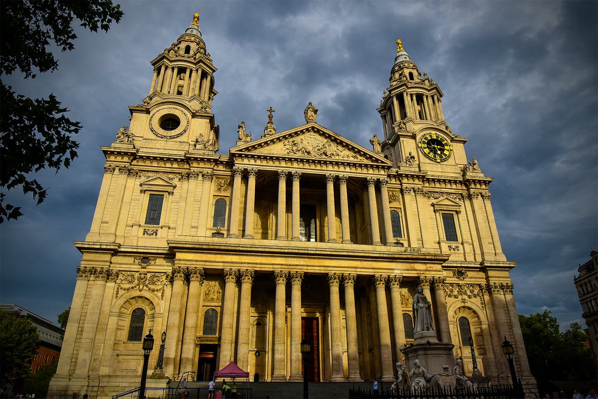 The light hitting the cathedral as storm clouds hover overhead...

#architecturephotography #stpaulscathedral #stormhour #London #City #sunlight #urbanexplorer #nikon