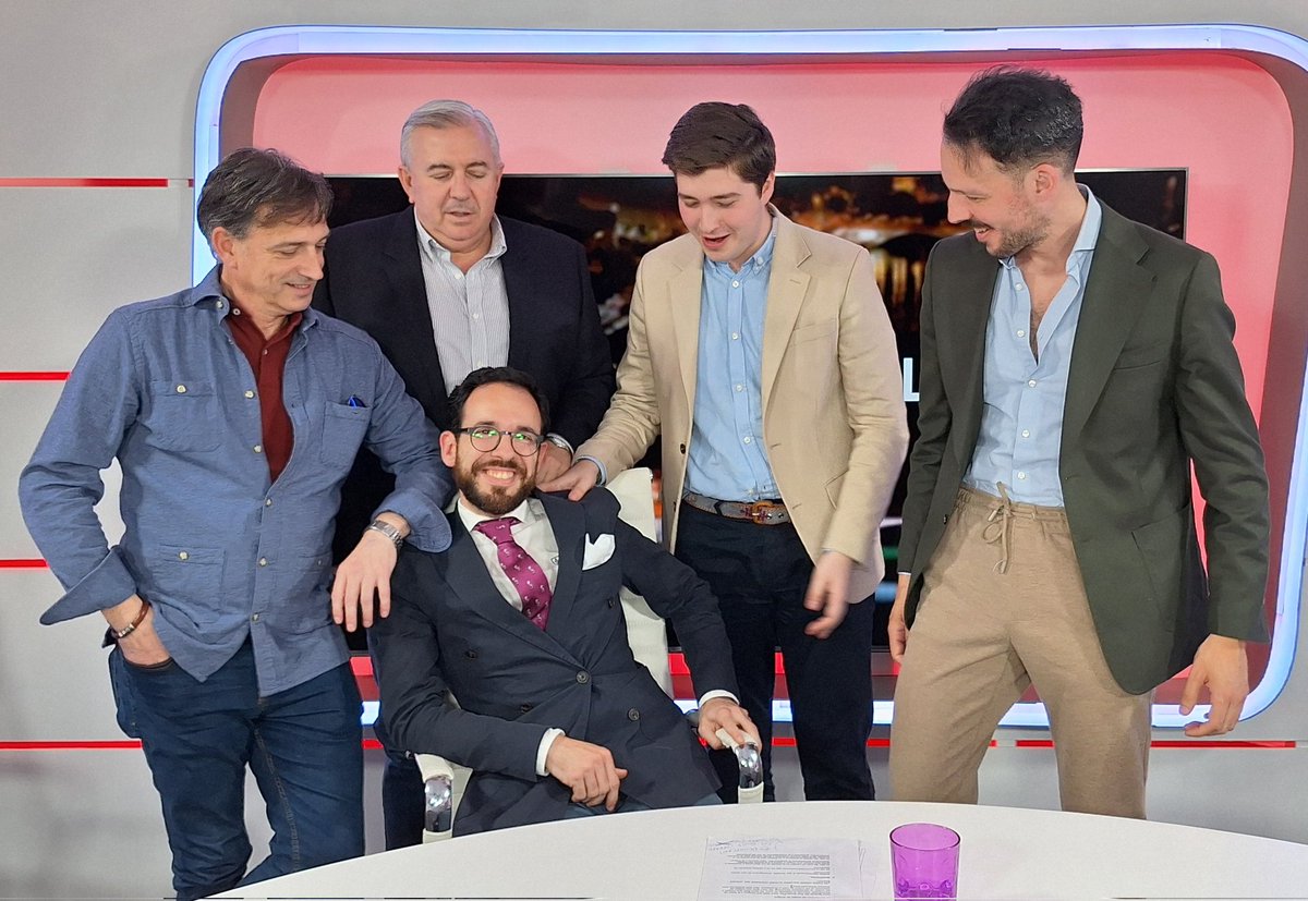 ❤️‍🔥 A las 21.30h subimos AL CIELO para analizar la segunda parte #SSantaSevilla24. 🫂 @EstebanRomeraTv, @FranciSegura, @Jartible_ y @JCCutino ✋🏻😉 Este es el cuarto balance, PERO... ¡Después de Feria hablaremos de las vísperas y las bandas de música! 📺 youtu.be/9__8uvgaKcg