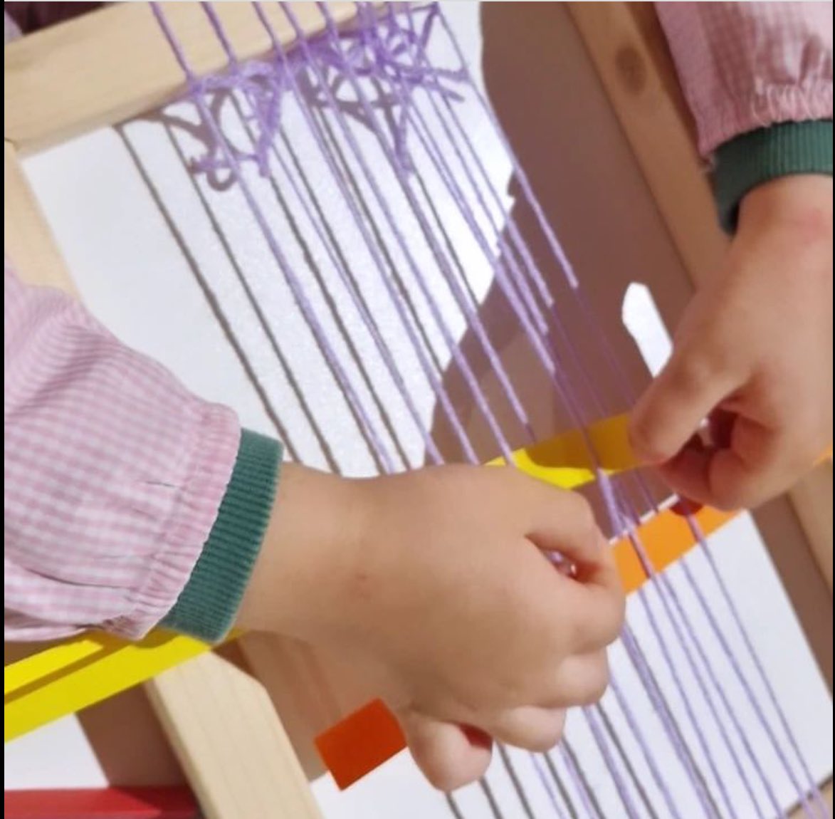 MuseoTessile's tweet photo. Oggi, visita guidata e laboratorio didattico con i bimbi che hanno realizzato un arazzetto al telaio
“Per insegnare bisogna emozionare. Molti pensano ancora che se ti diverti non impari”
Maria Montessori
#Murats #Sardegna
https://t.co/pehFekZRwC https://t.co/48vf14Ktds