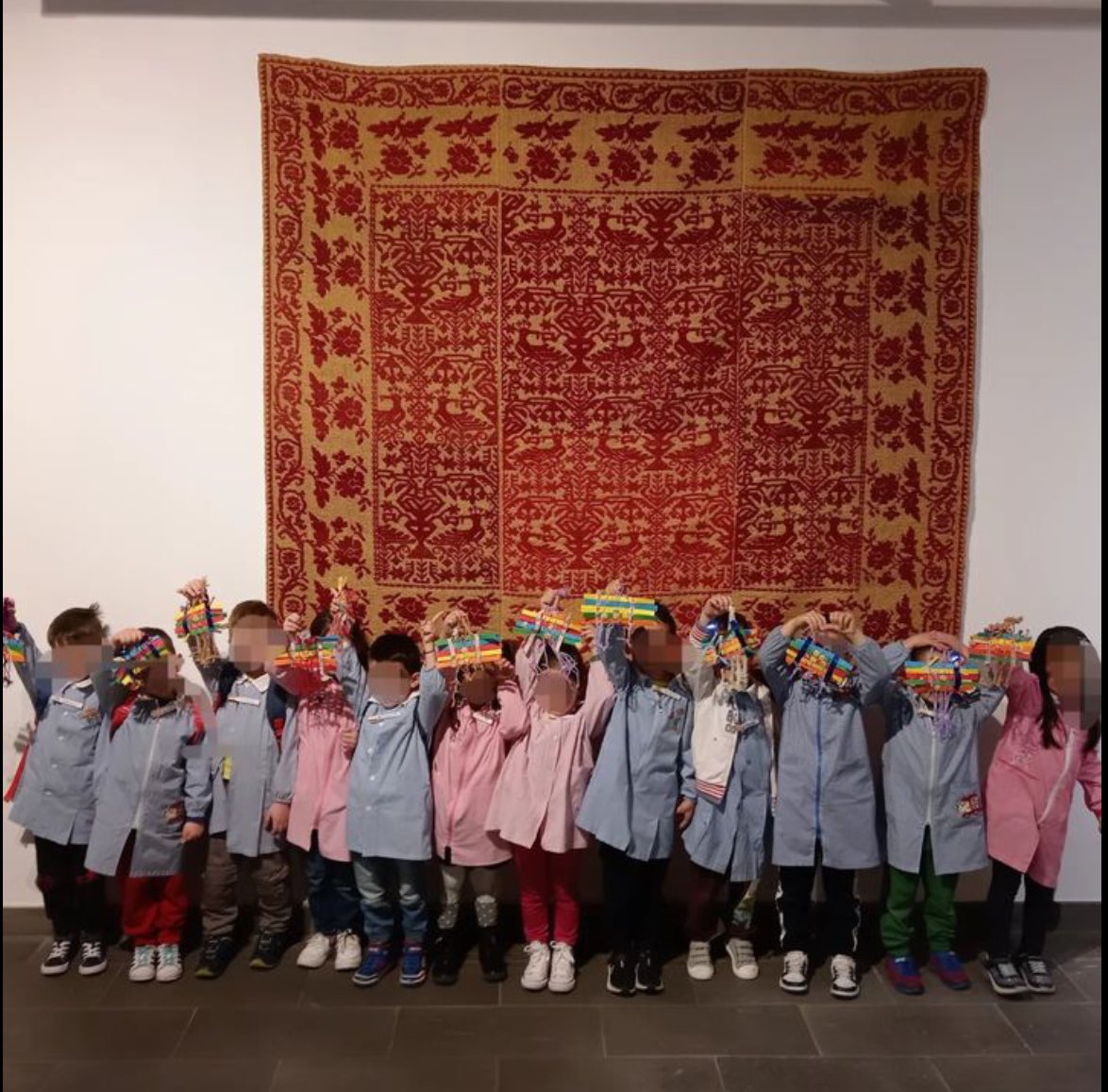 MuseoTessile's tweet photo. Oggi, visita guidata e laboratorio didattico con i bimbi che hanno realizzato un arazzetto al telaio
“Per insegnare bisogna emozionare. Molti pensano ancora che se ti diverti non impari”
Maria Montessori
#Murats #Sardegna
https://t.co/pehFekZRwC https://t.co/48vf14Ktds