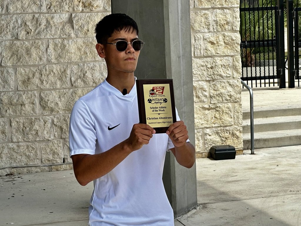 Congratulations to Southwest Legacy Titans Tennis Seniors, Raeann De La Rosa and Christian Altamirano, who were named KSAT 12's Instant Replay Scholar Athlete of the Week. Tune in this Sunday night , 4/14, to see their segment air during the show. GO TITANS!!