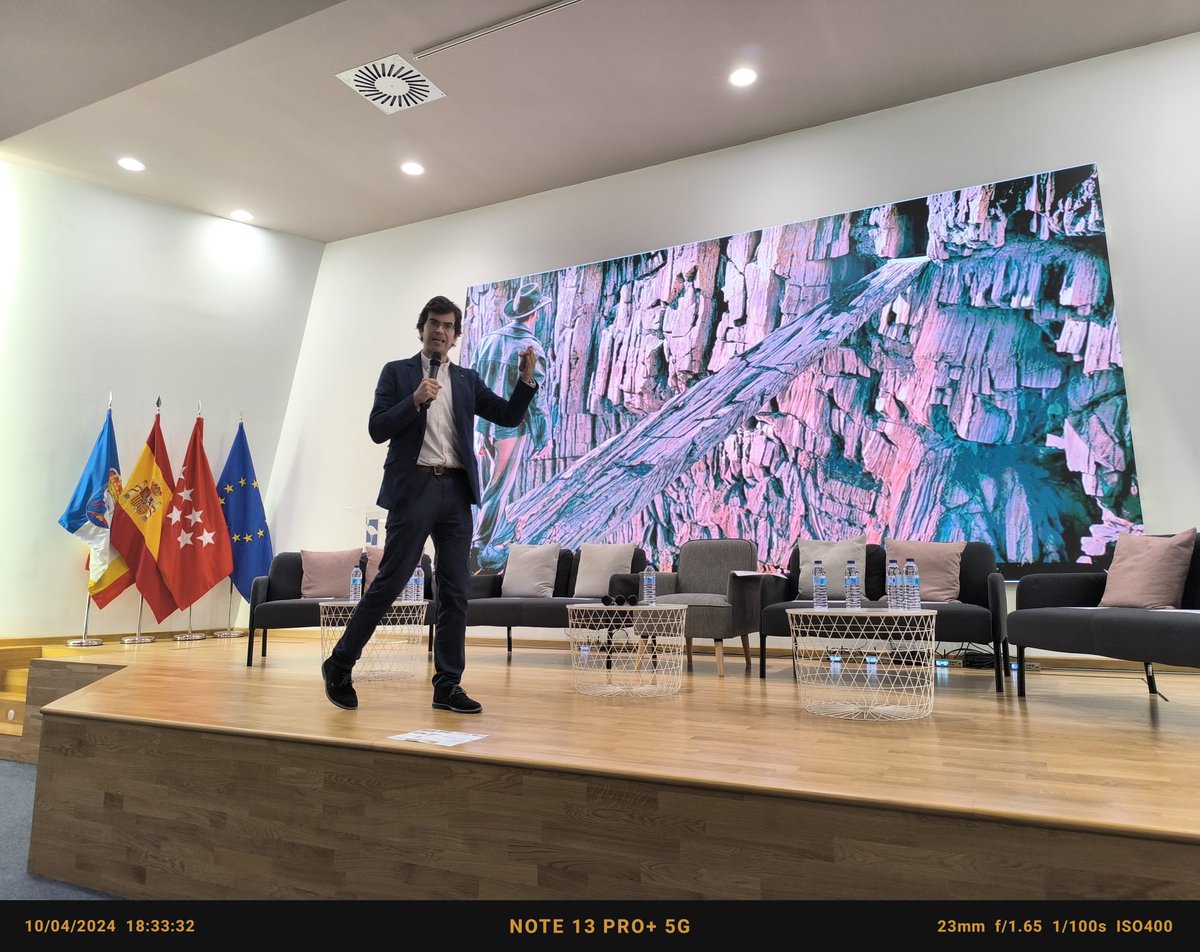 ¿Qué tiene que ver #IndianaJones con la #FP? Hoy en el evento Descubre la FP de <a href="/LasRozasNext/">LasRozasNext</a> hablé a padres y madres sobre los mitos que han acompañado a la FP. Me encanta que el resto de ponentes, empresas y alumnado fueran incluso más entusiastas que yo #FP