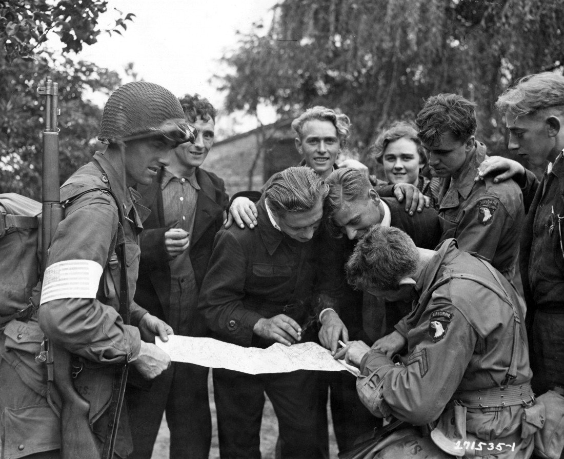 Men of the 101st Airborne Division meet with members of the Dutch Resistance who point out German positions during Operation Market Garden on September 18, 1944. #History #WWII