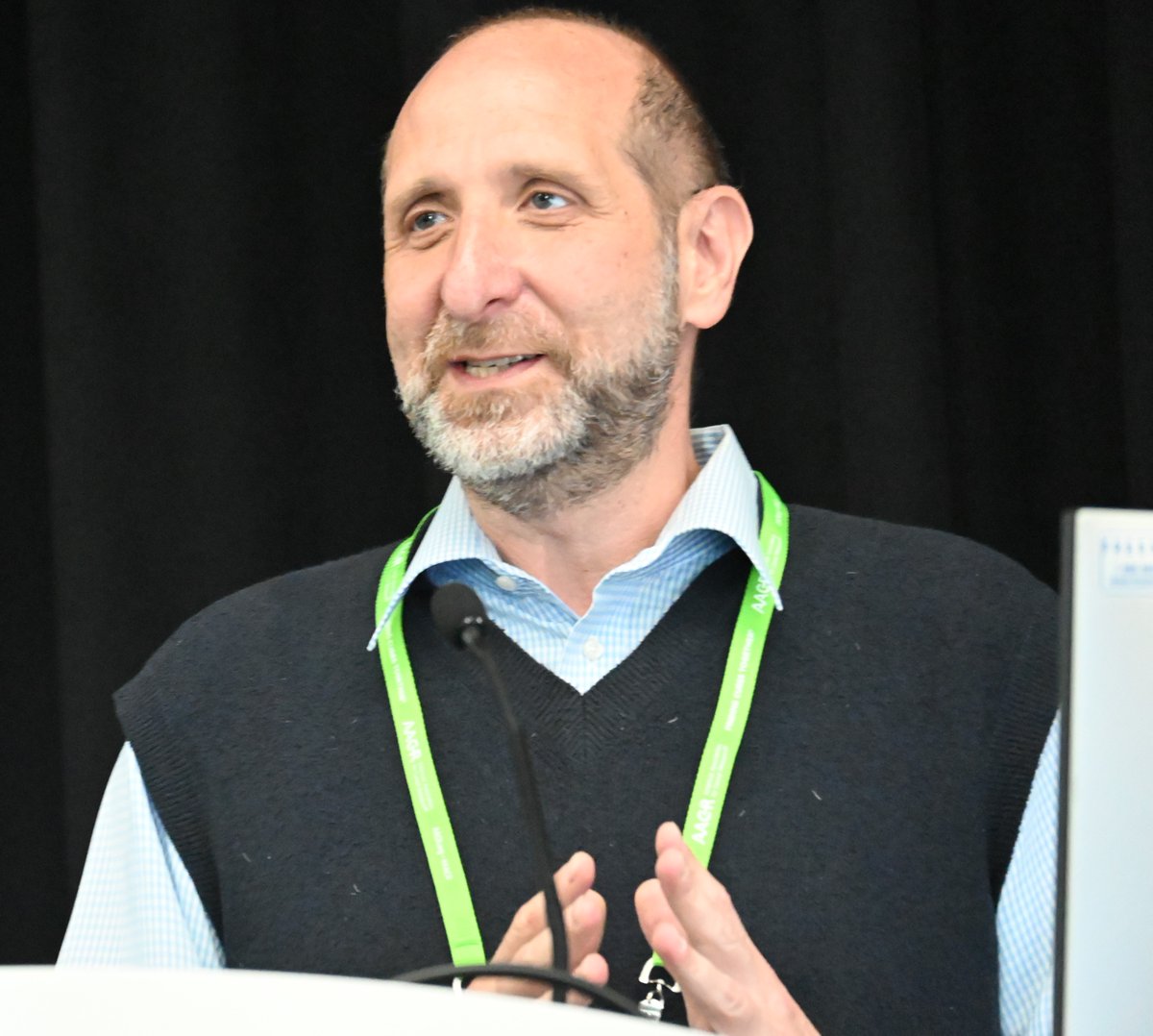 Ludwig @UniofOxford’s Richard White @whitefishlab presented at #AACR24 his lab’s discoveries on how biophysical forces, especially compression, influence the distinct characteristics and behavior of cancer cells at the invasive edge of melanoma tumors.