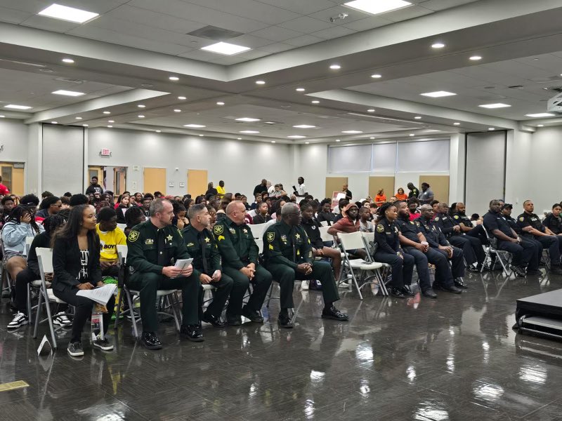 During the Youth Justice Day event, the Urban League of Broward County facilitated the coming together of law enforcement, youth, and the community to tackle safety concerns, crime prevention and other important issues. We are grateful to be able to participate in these events.