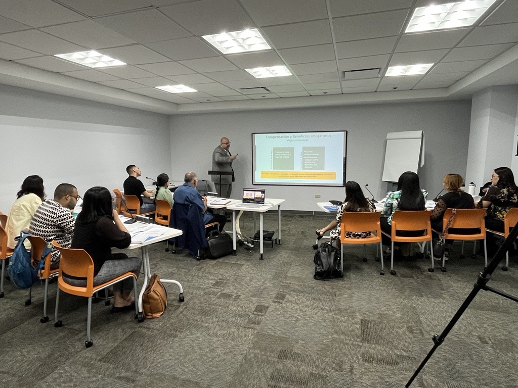 ¡Hoy tuvimos el taller de Legislación Laboral y queremos agradecer al Licenciado Reynaldo Quintana por su excelente aportación de conocimientos!🌟  

#SomosAFC  #FortaleciendolasOSFL