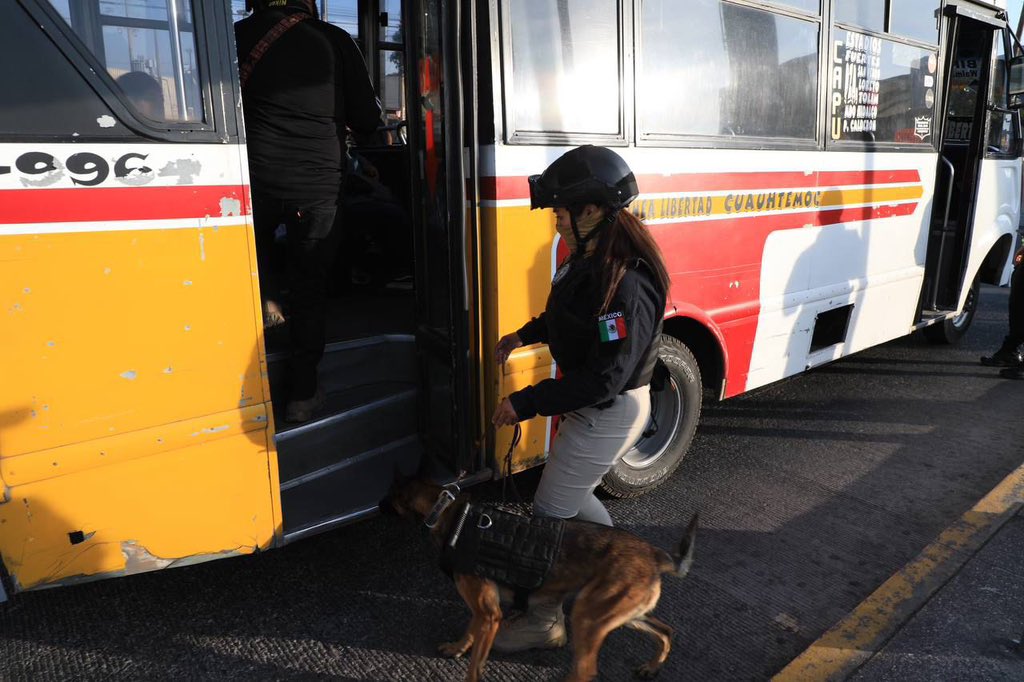 Informamos que elementos de la @SSC_Pue realizan operativos de inspección en el transporte público en diferentes puntos de la ciudad para garantizar la seguridad de las y los usuarios. En caso de emergencia reportarla en la aplicación “Alerta Contigo”. alertacontigo.mx