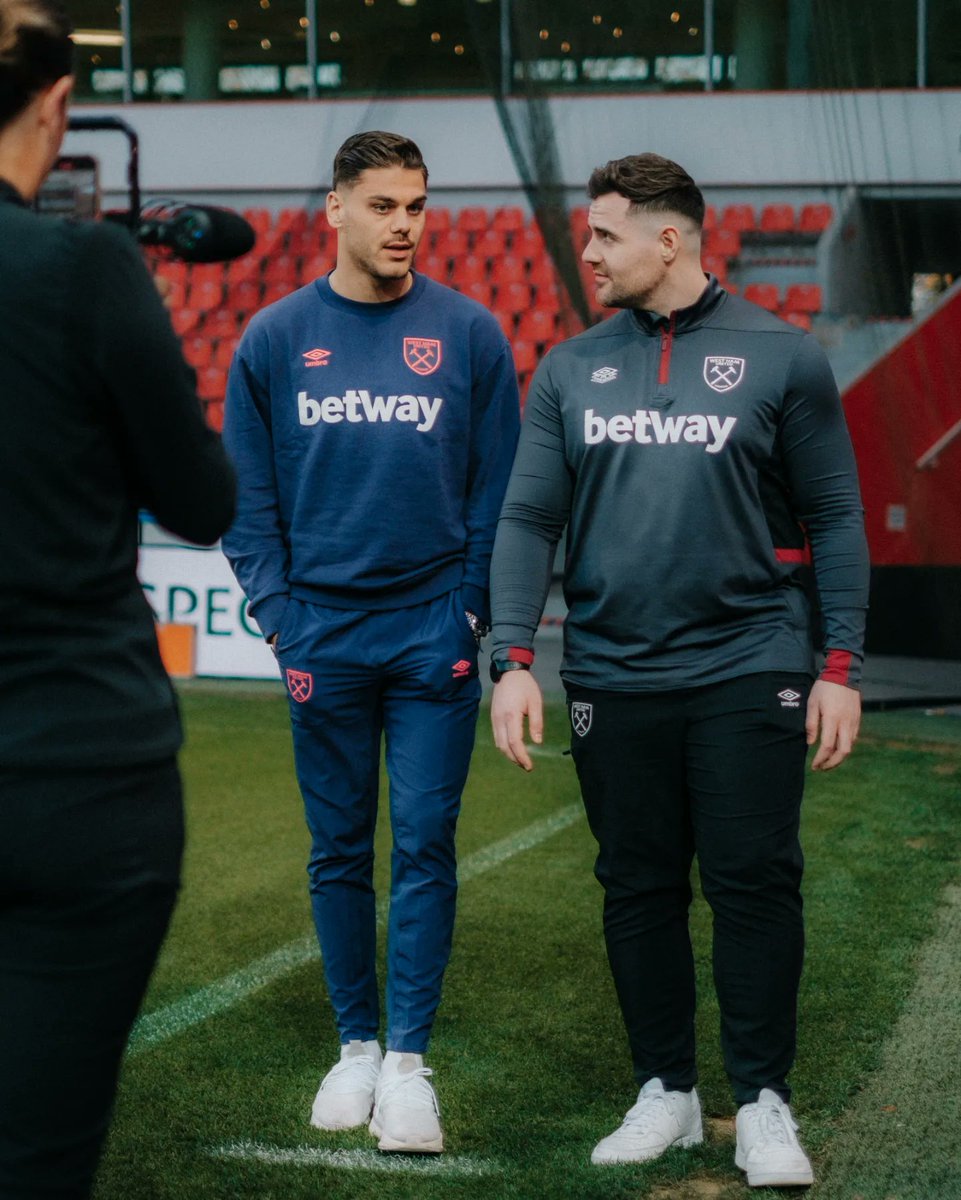 JamieBoyce's tweet image. Leverkusen away. Biggest game of the season. Dinos has a better fade than me. 🇩🇪
📸 Jordan Rowsel
#COYI