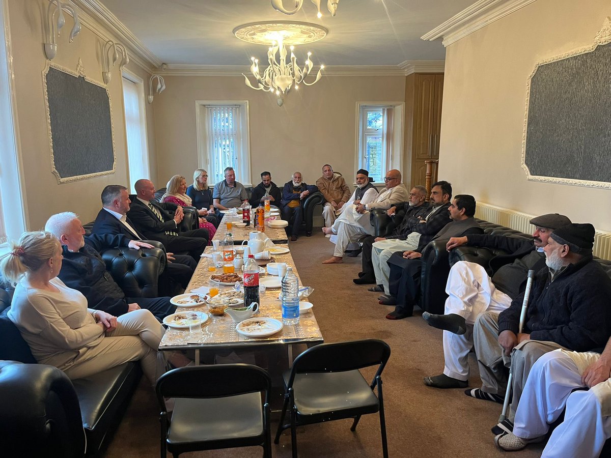 After a long day on the campaign trail, lovely to have such a warm welcome in Nelson to celebrate Eid with local leaders and elders, along with @Andrew4Pendle. Really interesting discussions on important community issues and some great food! Thank you for inviting me.