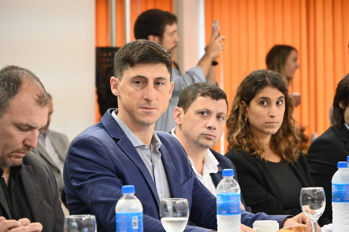 Siempre del lado de los que elevan la vara del desarrollo económico de la región y brindan oportunidades de capacitación y empleo. 

En nuestro encuentro con @ADIMRAoficial analizamos los desafíos del sector metalúrgico en Santa Fe y la importancia de potenciar acciones conjuntas