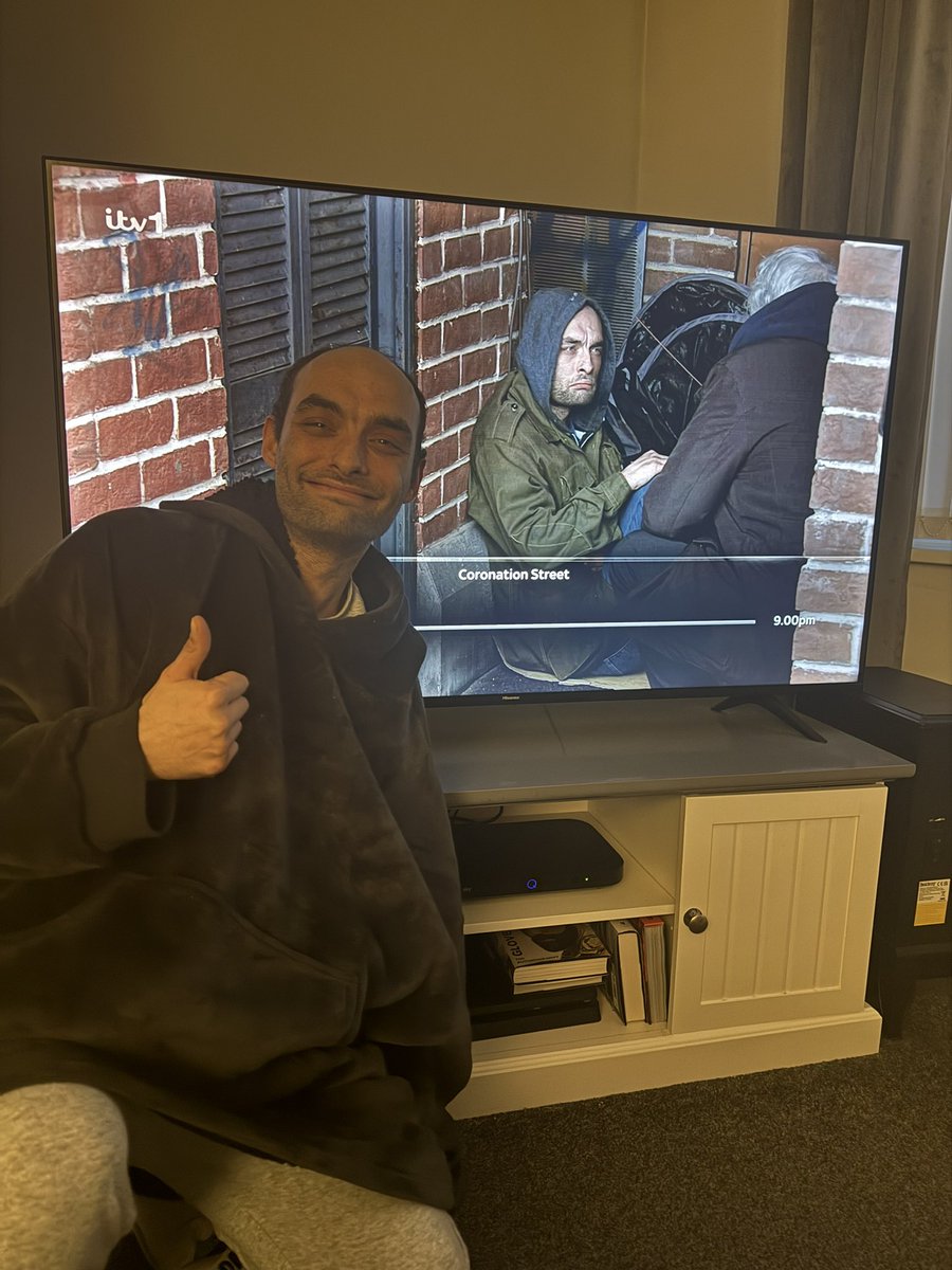 stevengidwaney's tweet photo. IM BACK ON THE COBBLES!
What a privilege it was to be invited back to @itvcorrie and work alongside Bill Fellows (Stu) and Suri Krishnamma (Director)
What a start to 2024!
BIG SHOUTOUT to @lisaemmarichi and @AgencyAPM for giving me this wonderful opportunity ❤️
#Corrie https://t.co/oKtzGeDUj2