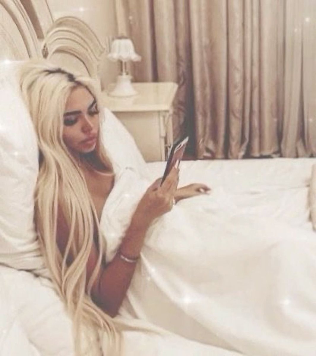 صحيت من النوم أقيم مين مدحني أحلى مدحه ومين ما علّق عشان ما أرسل له مرة ثانية