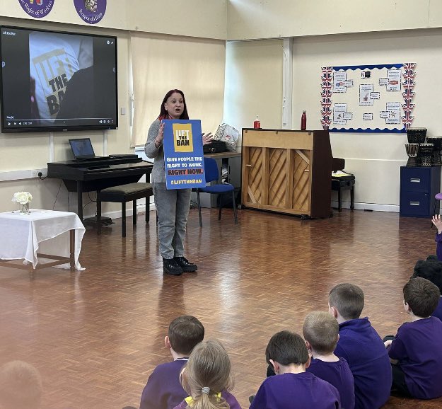 Thank you Emma from @AsylumMatters who came to talk to our Y2-Y6 pupils all about the Lift the Ban coalition and how they are campaigning to allow asylum seekers to work in the UK 🧡 @BrumSchOfSanc @BhamDES @BCPP__ #WelcomeaStranger #OneFamily 🧡