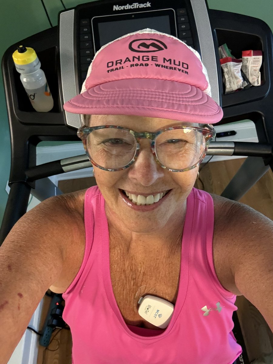 Still storming in Mississippi so we ran on the TM instead of outside.

10 #PinkWednesday taper miles ☺️ Race day: only ten days 🥰

#IRun4Aiden @Orangemud #MindOverMatterAthlete @ROADiD #MSCoffeeRunners